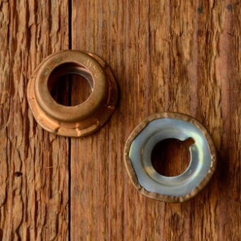 Fassung f. Glühbirne Frontscheinwerfer, D=16.2-16.5mm, leicht konisch, verzinkt/verkupfert 