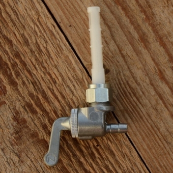 Benzinhahn KARCOMA, tankseitig 12x1 links, Abgang hinten mit Schlauchstutzen 6mm, mit Reserve 