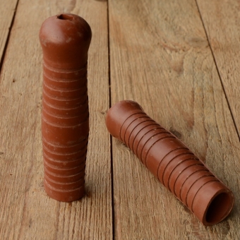 Fahrrad-/Leichtmotorradgriff, ziegelrot, 22mm, Gummi, 20-50er Jahre, orig. aus altem Bestand 