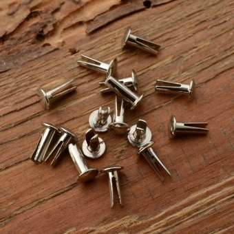 Steuerkopfschild - Nieten, "Zweispitzniet", Messing vernickelt 