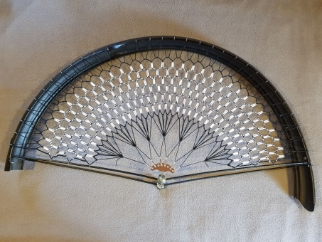 Rocknetz gem. Foto, frühe Quadranten Ausführung,  passend für 28" Räder der 00-30er Jahre, schwarz-weiß 