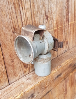 Karbidlaterne "MEWA" , DDR 50er Jahre, ab Werk grau lackiert, unrestaurierter Originalzustand  