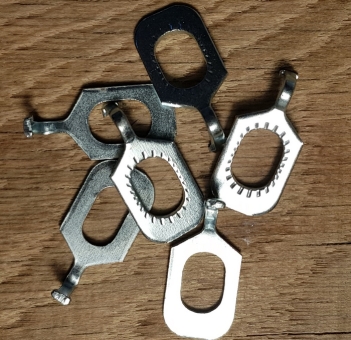 Unterlegscheibe für VR-Nabe mit max. 10 mm Achse, Langloch 10,5 x 15 mm mit Ausfallsicherung, verzinkt, 1 Stück 