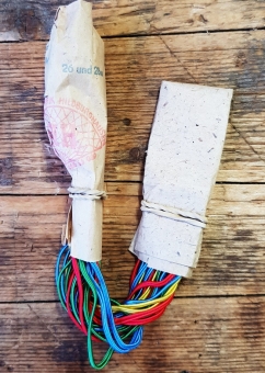 Rocknetz gem. Foto, bunte DDR  Ausführung, passend für 26-28" Räder, orig. alter Bestand, top erhalten 