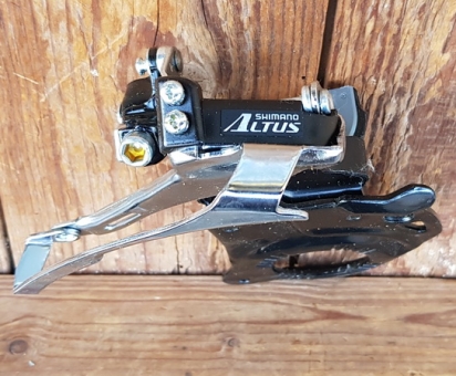 Umwerfer "Shimano Altus", 3-fach, Befestigung an der Tretlagerschale, orig. 90er Jahre,  NOS 