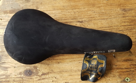 Sattel Rennrad "SR Prestige",  Echtleder, Nubuk schwarz, NOS 70/80er Jahre, ca.  280 x 140 mm 
