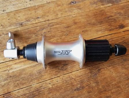 Nabe SHIMANO XT,  8-fach, Aluminium,  f. MTB u. Tourer, 90er Jahre, 32 Loch, 135 mm, mit XT Schnellspanner, alte Neuware ! 