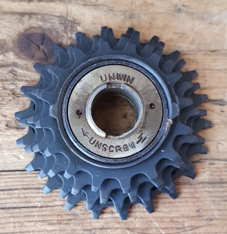 Freilaufkranz, 4-fach, Standardgewinde 1.375" x 24 tpi, orig. Altbestand, 16-18-20-22, NOS 50-60er J.   