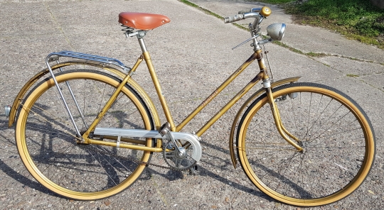 Damenfahrrad "STANDARD", 28 Zoll, Bj. 50er Jahre, schicker Alltagsklassiker, Zustand siehe Bilder.   