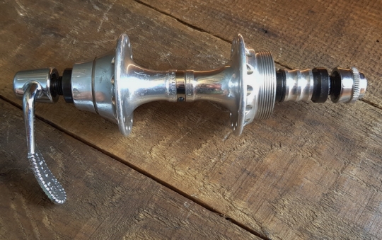 Nabe Hinterrad, "CAMPAGNOLO",  80er J., Alu, 28 Loch, Einbaumaß 130mm, Standardgewinde f. Schraubkranz  1,375" x 24 tpi, NOS 