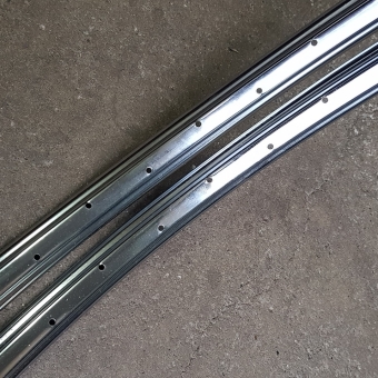 Drahtfelgensatz 28 x 1 1/2 (ETRTO 635 mm) ,  36-loch, Breite ca. 35 mm, ideal für AT Waffenräder etc., NOS! 