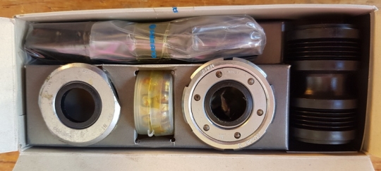 Tretlager / Innenlager, Shimano 105, 36 x 24T italienisches Gewinde, Achslänge 113 mm, NOS /NIB orig. 70-80er Jahre. 