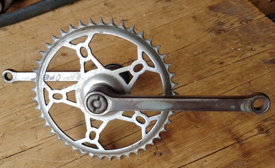 Tretlager "Opel" Glockenausf., orig. 30er Jahre, verchromt, gebraucht mit optischen Gebrauchsspuren.  