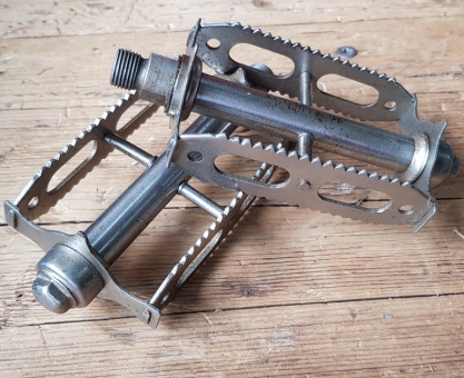 Pedalen RATTRAP , ungemarkt, 10-20er Jahre, vernickelt m. leichter Lagerpatina, s. Bilder,  rare alte Neuware  NOS 