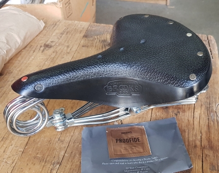 Sattel Touren "Brooks B33", Leder schwarz, Untergestell verchromt, üppig gefederter Komfortsattel. Auch für Motorfahrräder einsetzbar..    