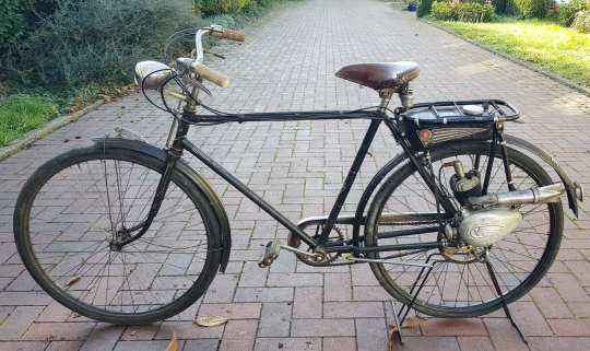 Herrenfahrrad VICTORIA mit VICKY FM 38 L Fahrradmotor, 28 Zoll, unrestauriert aus alter Sammlung,  Motor läuft 