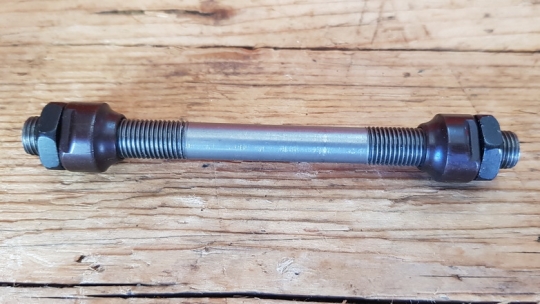 Achse Vorderrad, Rennrad, Sportrad mit Schnellspanner,  L=110 mm,  D: 9 mm, incl. Konen u. Kontermuttern     