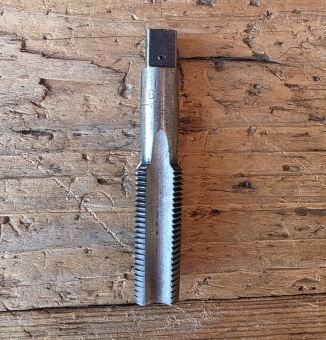 Pedal Gewindebohrer " 9/16 Zoll" rechts  (Standard-Pedalgewinde), Spitzenqualität aus Deutschland NOS, ideal zum nachschneiden 