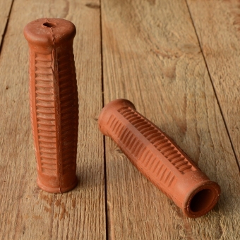 Fahrrad/Leichtmotorradgrifff, ziegelrot, Gummi, 22mm, Länge 128 mm, 30er Jahre, orig. Altbestand 