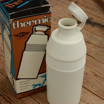 Trinkflasche "REG THERMIC", weiß, Kunststoff, orig. Altbestand, 70/80er Jahre 