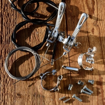 Schalthebel Komplett Satz "SHIMANO" für Vorbaumontage, Aluminium, 70/80er Jahre,  NOS, incl. Schellen u. Zügen 