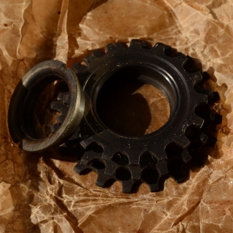 Schraubkranz, 3-fach, Z=17/19/21, alte Neuware, passend für z.B. F&S Torpedo Rücktrittnaben 