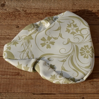 Sattelbezug weiß-kaki, floral gemustert 