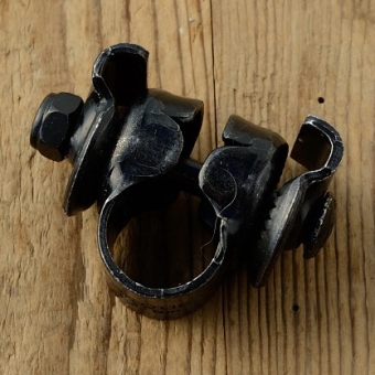 Sattelkloben für 1-fach Runddraht, schwarz 