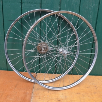 Laufradsatz 26 x 1,75, Breite 34 mm, Einbaumaß 90/115 mm, Ventilbohrung 8,5 mm mit Patina, 