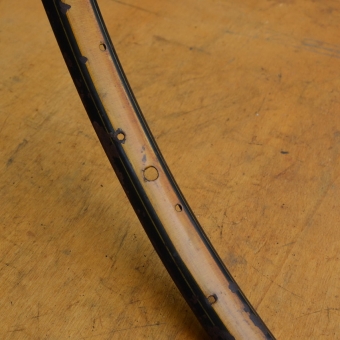 Wulstfelge 28 x 1 ½ (635), Holzdekor mittig, Breite 32 mm, Außendurchmesser ca. 650 mm, 36-loch 