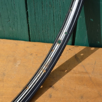 Wulstfelge 28 x 1 ½ , 36-loch, Breite 34 mm, Schwarz, weiß liniert, Patina 