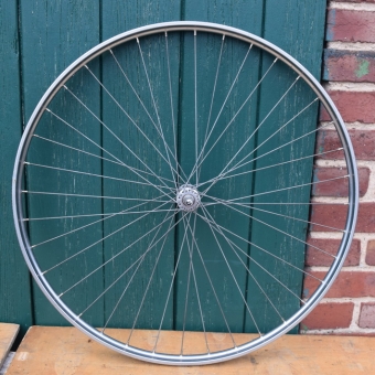 Laufrad vorn 28 x 1,75 mit Patina, Speichen verzinkt, Einbaumaß 90 mm 