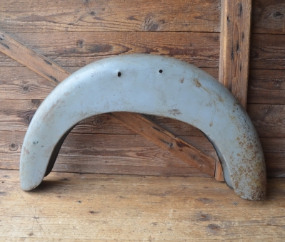 Moped-Schutzblech hinten, Weite unten ca. 700 mm, Höhe ca. 390 mm 