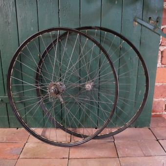 Laufradsatz 28 x 1,75, schwarz, Linierung gold geflammt, 50er Jahre, Hinterrad "Sachs Torpedo 3-Gang Nabe" 