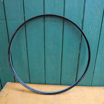 Wulstfelge 28 x 1,5, Linierung blau/weiß, 36-loch, Breite ca. 34 mm, NOS 