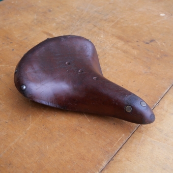 Sattel Leder braun, schöne Patina, ideal für Halbrenner, Breite 19 cm, Länge 26 cm 