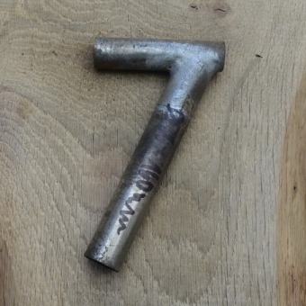 Winkelsattelstütze, Durchmesser: 26 mm, Länge: 160 mm, gebraucht, orig. 10-40er Jahre, Zustand siehe Bilder. 