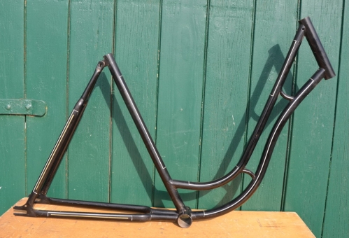 Fahrradrahmen Damenrad 26 Zoll, Fabrikat unbekannt. Vor Jahrzehnten neu lackiert und handliniert 