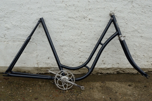 Fahrradrahmen "Grecos", 20er Jahre, Rahmenhöhe 56 cm, Tretlager (5/8 x 3/16 !!)  ok, vor Jahren neu lackiert.  