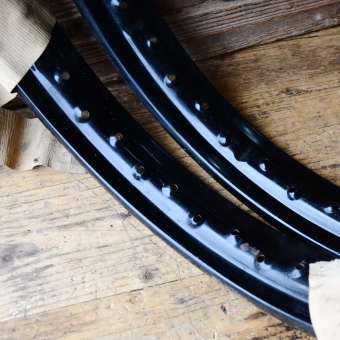 Felgensatz Motorrad, 19 Zoll, schwarz lackiert, Breite 71 mm, NOS, Lagerpatina 