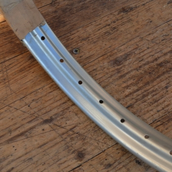 Felge silber lackiert, NOS mit Lagerspuren, 19 x 1.20, Breite 46 mm, Bohrungsdurchmesser 5,4 mm 