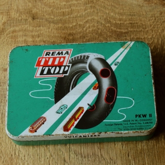 Flickzeug Blechdose "REMA TIP TOP" orig. 50-60er Jahre, 122 x 84 x 25 mm, ohne Inhalt 