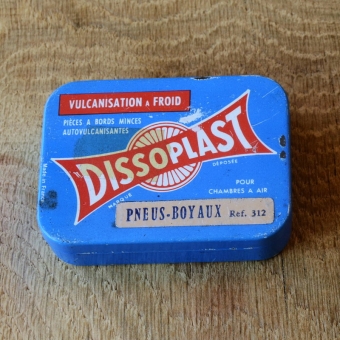 Flickzeug Blechdose "DISSOPLAST" orig. 50-60er Jahre, 81 x 60 x 20 mm, ohne Inhalt  