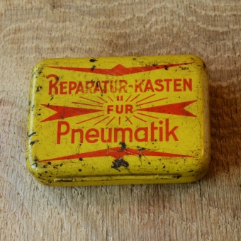 Flickzeug Blechdose orig. 30er Jahre, 82 x 60 x 22 mm, ohne Inhalt  