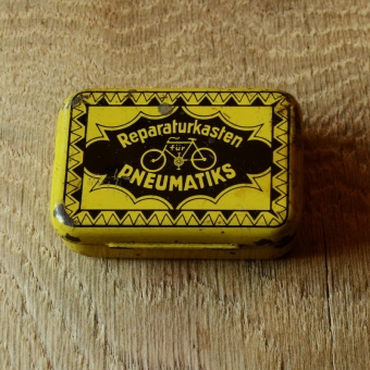 Flickzeug Blechdose orig. 30er Jahre, 69 x 46 x 20 mm, ohne Inhalt  