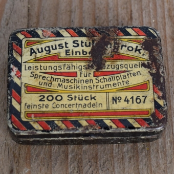 Blechdose für Grammophonnadeln "AUGUST STUKENBROK EINBECK" orig. 10 er Jahre, 60 x 44 x 18 mm, ohne Inhalt 