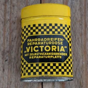 Flickzeug Blechdose "VICTORIA" orig. 50 er Jahre, 59 x 42 x 20 mm, ohne Inhalt 