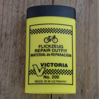 Flickzeug Kunststoffdose "VICTORIA" orig. 70 er Jahre, 82 x 49 x 25 mm, ohne Inhalt 