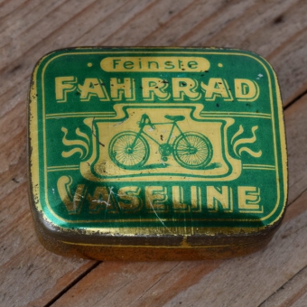 Blechdose "FEINSTE FAHRRAD VASELINE" orig. 10 er Jahre, 60 x 50 x 23 mm, ohne Inhalt 