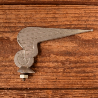 Universale Schutzblechfigur FLÜGEL - passend für jedes Rad, Alu Druckguss, orig. Altbestand 50er Jahre, Zustand siehe Bild 